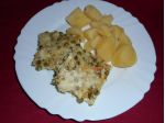 Vaječná omeleta s hráškem a sýrem, brambory, zeleninová obloha