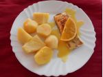 Losos s pomerančovým přelivem, brambory s petrželkou
